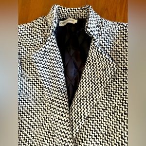 Contemporary coat light and very warm. Can be worn in winter